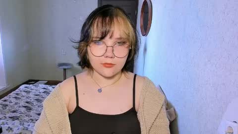 Snapshot of lily_violettt chatting on March 2026 09:10:02 AM Lily online show from March 2026 09:10:02 AM