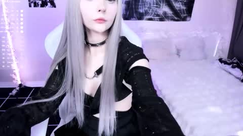 Snapshot of lily_weep chatting on February 2026 01:48:01 AM Lily online show from February 2026 01:48:01 AM