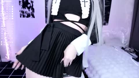 Snapshot of lily_weep chatting on March 2026 12:32:02 AM Lily online show from March 2026 12:32:02 AM