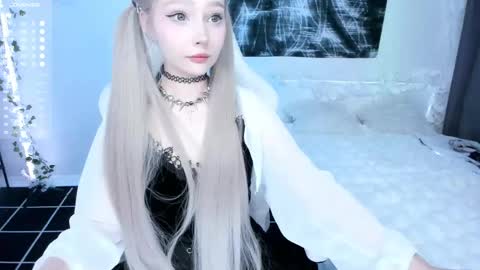 Snapshot of lily_weep chatting on May 2026 02:27:02 AM Lily online show from May 2026 02:27:02 AM
