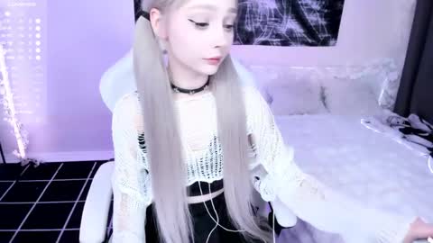 Snapshot of lily_weep chatting on May 2026 11:13:01 PM Lily online show from May 2026 11:13:01 PM