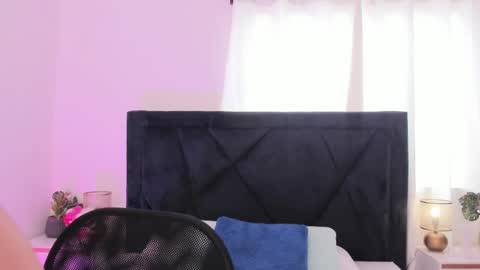 LilyWoodz online show from April 2026 07:15:01 PM