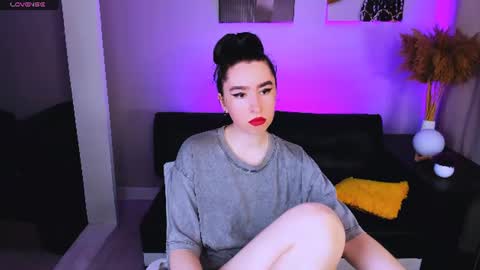 Snapshot of lily_xbaby chatting on July 2026 07:04:02 AM LILY online show from July 2026 07:04:02 AM