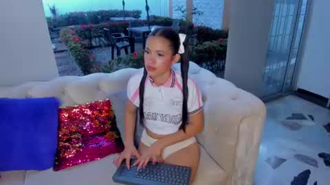 Snapshot of lilyangell chatting on June 2026 12:14:02 PM Lili online show from June 2026 12:14:02 PM