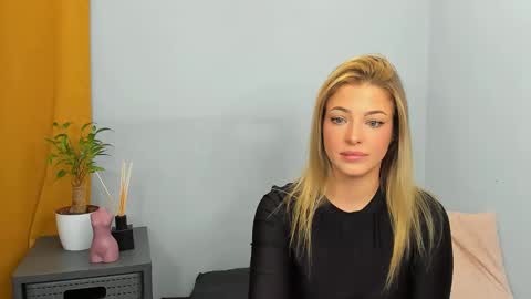 Snapshot of lilylovely26 chatting on December 2024 10:47:01 PM Lily online show from December 2024 10:47:01 PM