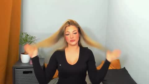 Snapshot of lilylovely26 chatting on January 2025 05:33:02 AM Lily online show from January 2025 05:33:02 AM