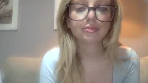Snapshot of lilymae98 chatting on December 2024 08:29:01 PM LilyMae online show from December 2024 08:29:01 PM