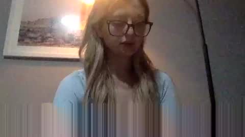 Snapshot of lilymae98 chatting on December 2024 05:27:02 AM LilyMae online show from December 2024 05:27:02 AM