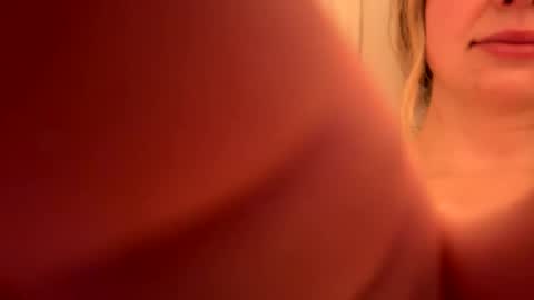 Snapshot of lilymae98 chatting on December 2024 02:53:02 AM LilyMae online show from December 2024 02:53:02 AM