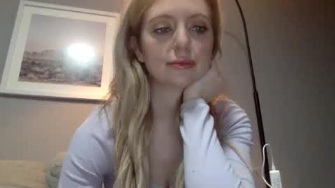 Snapshot of lilymae98 chatting on December 2024 06:14:01 PM LilyMae online show from December 2024 06:14:01 PM