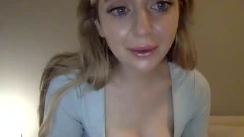 Snapshot of lilymae98 chatting on December 2024 07:32:02 PM LilyMae online show from December 2024 07:32:02 PM
