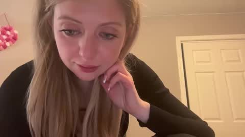 Snapshot of lilymae98 chatting on February 2025 03:41:02 AM LilyMae online show from February 2025 03:41:02 AM