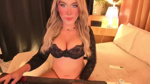 Snapshot of lilymonstercock chatting on July 2026 01:23:01 AM IM YOUR TRUE GODESS Lilymonstercock online show from July 2026 01:23:01 AM