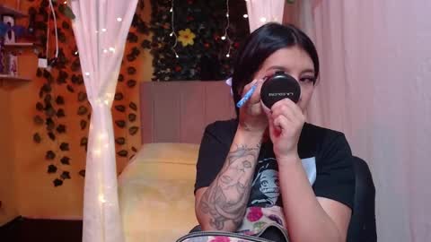 Snapshot of lilymoon_018 chatting on May 2026 01:17:01 PM lilymoon_018 online show from May 2026 01:17:01 PM