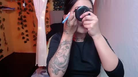 Snapshot of lilymoon_018 chatting on May 2026 01:17:02 PM lilymoon_018 online show from May 2026 01:17:02 PM