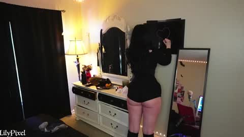 Liliana Marie Pixelate online show from January 2025 11:55:02 PM