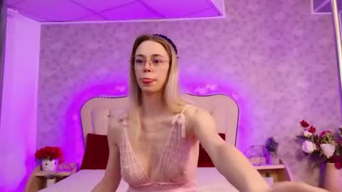 Snapshot of lilyrose_ chatting on July 2026 04:19:01 AM online show from July 2026 04:19:01 AM