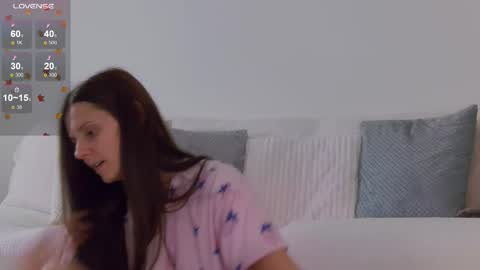 Snapshot of lilyroselyn chatting on November 2025 02:06:02 PM Lily online show from November 2025 02:06:02 PM