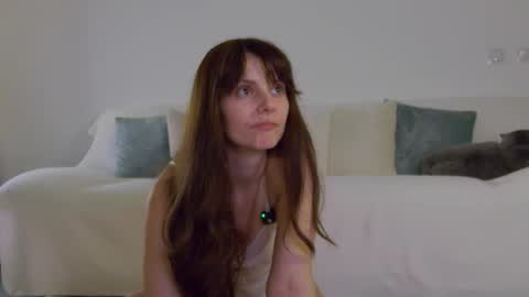 Snapshot of lilyroselyn chatting on February 2026 09:44:01 PM Lily online show from February 2026 09:44:01 PM