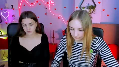 lina_fox12 online show from April 2026 12:25:01 PM