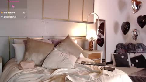 Lina online show from October 2025 10:31:01 PM