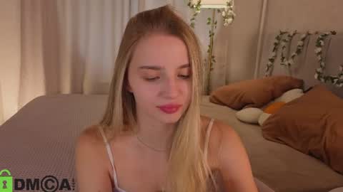 Snapshot of lina_reeds chatting on June 2026 01:17:02 AM LINA online show from June 2026 01:17:02 AM