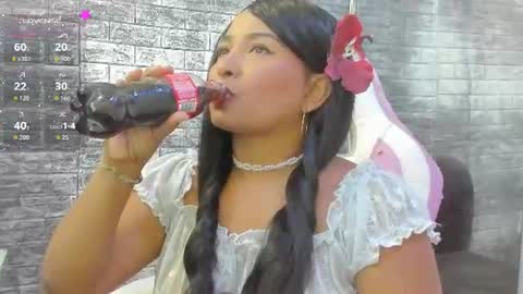 LINA SANCHEZ online show from June 2026 01:44:02 PM