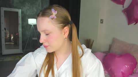 Snapshot of lina_smilee chatting on June 2026 06:52:02 AM Lina online show from June 2026 06:52:02 AM