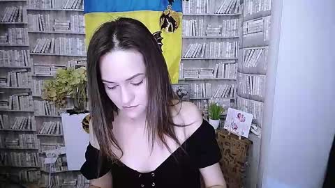 Lina online show from October 2025 07:54:02 AM