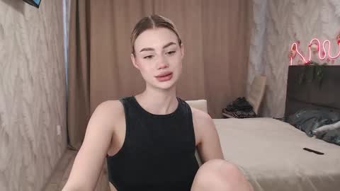 linacute52 online show from March 2025 12:34:01 PM