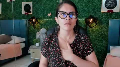 Snapshot of linagh chatting on October 2025 11:32:02 AM Lina online show from October 2025 11:32:02 AM