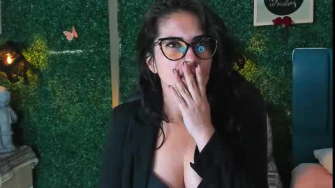 Snapshot of linagh chatting on October 2025 12:19:02 PM Lina online show from October 2025 12:19:02 PM