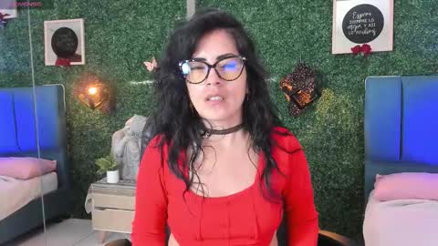 Snapshot of linagh chatting on November 2025 11:43:02 AM Lina online show from November 2025 11:43:02 AM