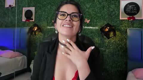 Snapshot of linagh chatting on November 2025 11:42:01 AM Lina online show from November 2025 11:42:01 AM