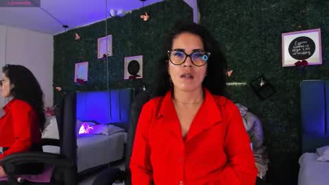 Snapshot of linagh chatting on November 2025 11:43:02 AM Lina online show from November 2025 11:43:02 AM