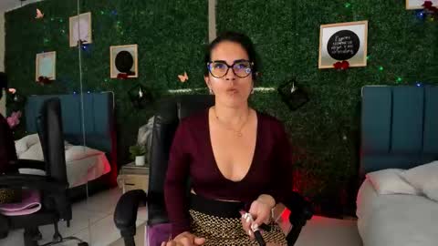 Snapshot of linagh chatting on November 2025 11:54:02 AM Lina online show from November 2025 11:54:02 AM