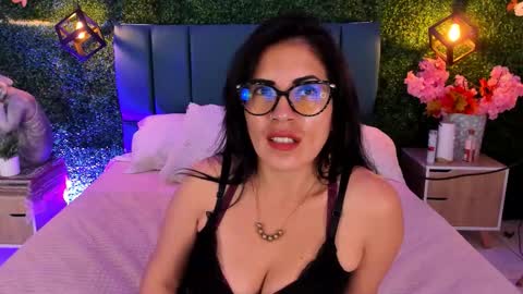 Snapshot of linagh chatting on November 2025 12:59:01 PM Lina online show from November 2025 12:59:01 PM