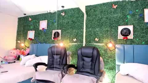 Snapshot of linagh chatting on November 2025 11:23:02 AM Lina online show from November 2025 11:23:02 AM