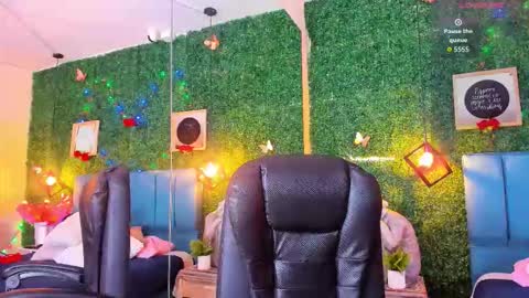 Snapshot of linagh chatting on December 2025 11:26:02 AM Lina online show from December 2025 11:26:02 AM