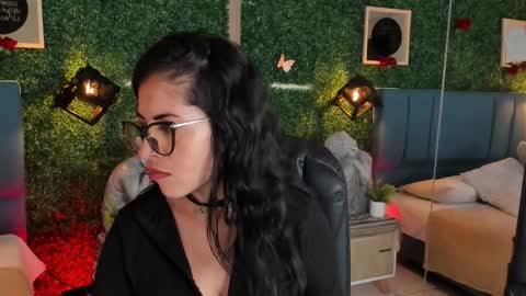 Snapshot of linagh chatting on December 2025 11:59:02 AM Lina online show from December 2025 11:59:02 AM