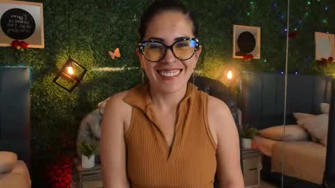 Snapshot of linagh chatting on December 2025 11:49:02 AM Lina online show from December 2025 11:49:02 AM