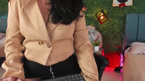 Snapshot of linagh chatting on February 2026 11:36:01 AM Lina online show from February 2026 11:36:01 AM