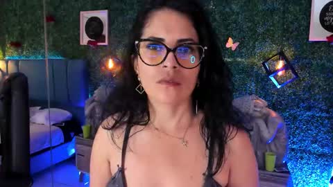 Snapshot of linagh chatting on February 2026 11:39:02 AM Lina online show from February 2026 11:39:02 AM