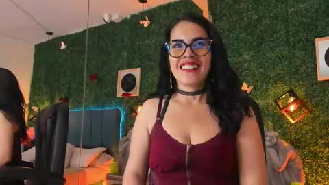 Snapshot of linagh chatting on March 2026 11:28:02 AM Lina online show from March 2026 11:28:02 AM