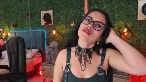 Snapshot of linagh chatting on March 2026 11:28:02 AM Lina online show from March 2026 11:28:02 AM