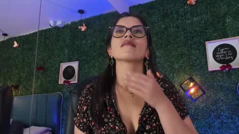 Snapshot of linagh chatting on March 2026 11:35:01 AM Lina online show from March 2026 11:35:01 AM