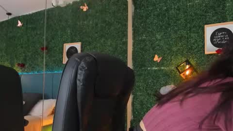 Snapshot of linagh chatting on March 2026 11:32:02 AM Lina online show from March 2026 11:32:02 AM