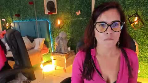 Snapshot of linagh chatting on March 2026 11:21:01 AM Lina online show from March 2026 11:21:01 AM