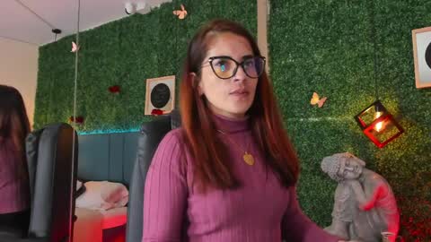 Snapshot of linagh chatting on April 2026 11:26:01 AM Lina online show from April 2026 11:26:01 AM