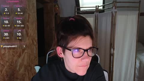 Lina online show from December 2024 03:32:02 PM